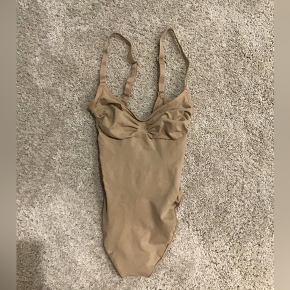SKIMS Seamless Sculpt Thong Bodysuit | Clay - Picture 7 of 7